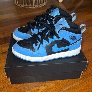 Jordan 1 Mid - University Blue/Black White - Size 1Y